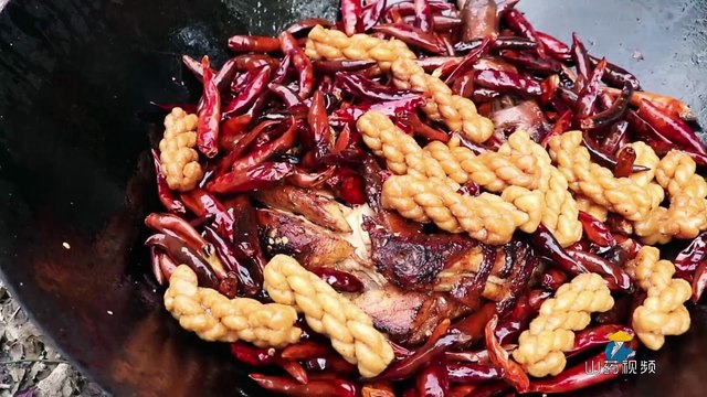 Cách mà người trung quốc làm gà xào lăn - nguyên con