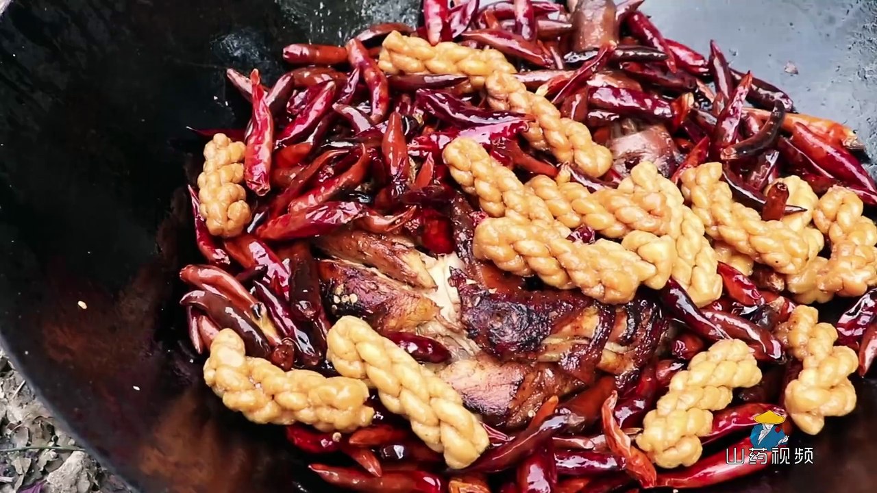Cách mà người trung quốc làm gà xào lăn - nguyên con