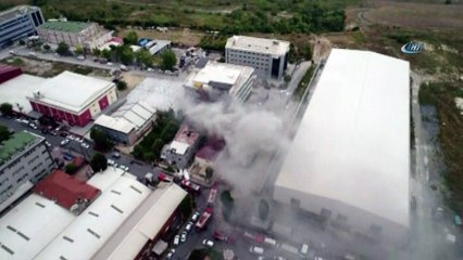 Avcılar’da tekstil atölyesindeki yangın havadan görüntülendi