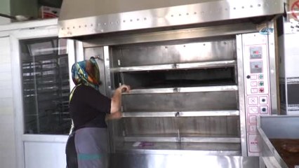 Yardımsever Simitçiden Dolar Kampanyasına Simitli Destek... Dolar Bozdurana 1 Ay Boyunca Ücretsiz...