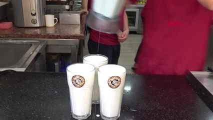 Adanalılar Aşırı Sıcaklarda Muzlu Sütle Serinliyor