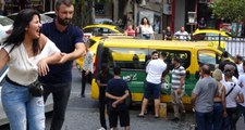 Taksim'de Arap Turistler Birbirine Birdi! Araya Giren Kişinin Kafasında Şişe Kırıldı