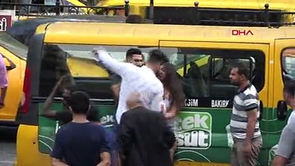 Taksim'de kavga; kafasında şişe kırdılar!