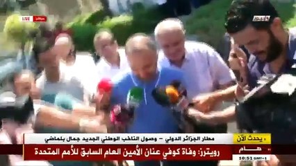 لحظة وصول مدرب المنتخب الوطني جمال بلماضي إلى مطار الجزائر الدولي