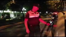 Report TV - Policia kap babain e dehur në Tiranë, me 120 km/h, dhe me dy fëmijë të mitur në mjet