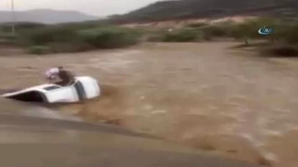 Sürücüyü, Kendi Canını Tehlikeye Atarak Kurtardı