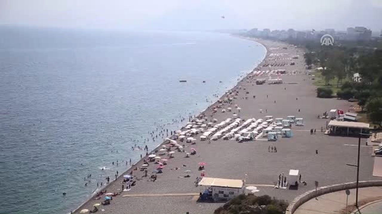 Antalya Sahillerinde Yoğunluk