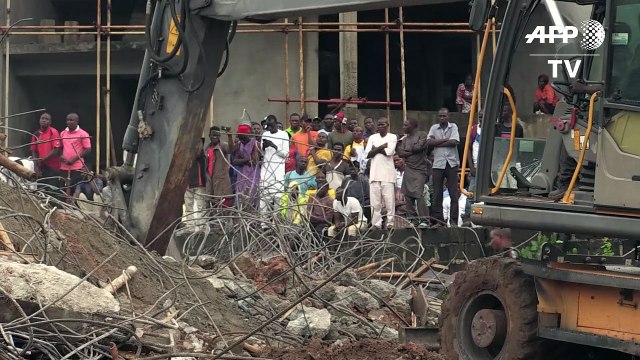 Nigerian VP visits site of deadly building collapse