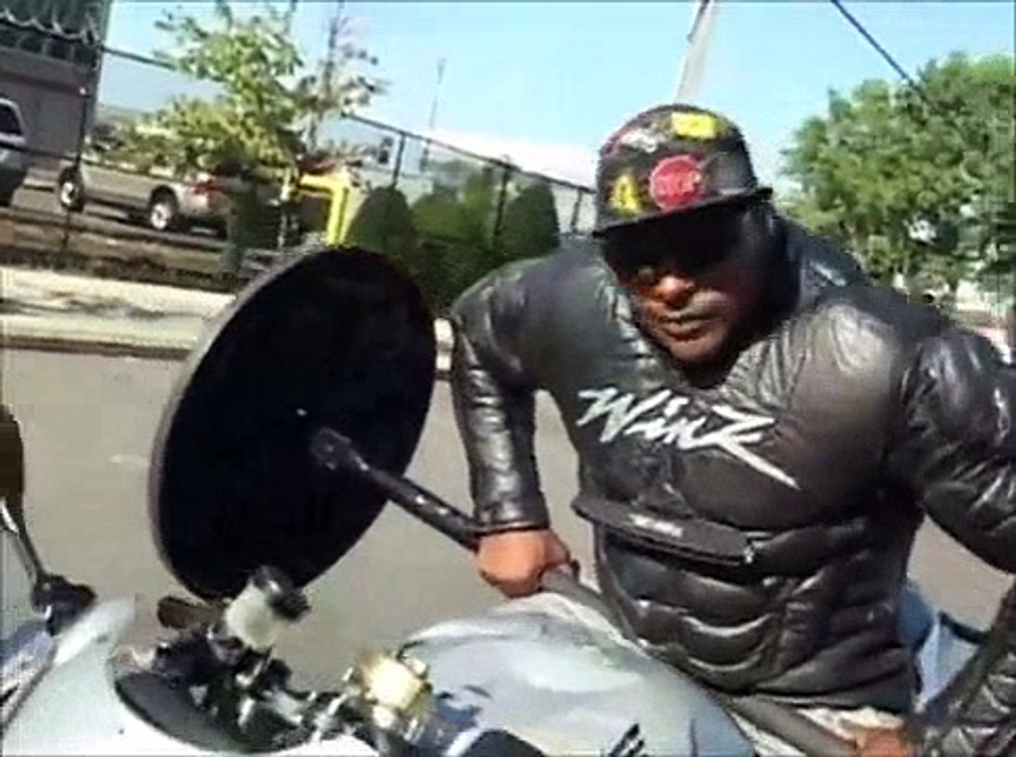 Motorcycle Wheelie While Bench Pressing Weight Video Dailymotion
