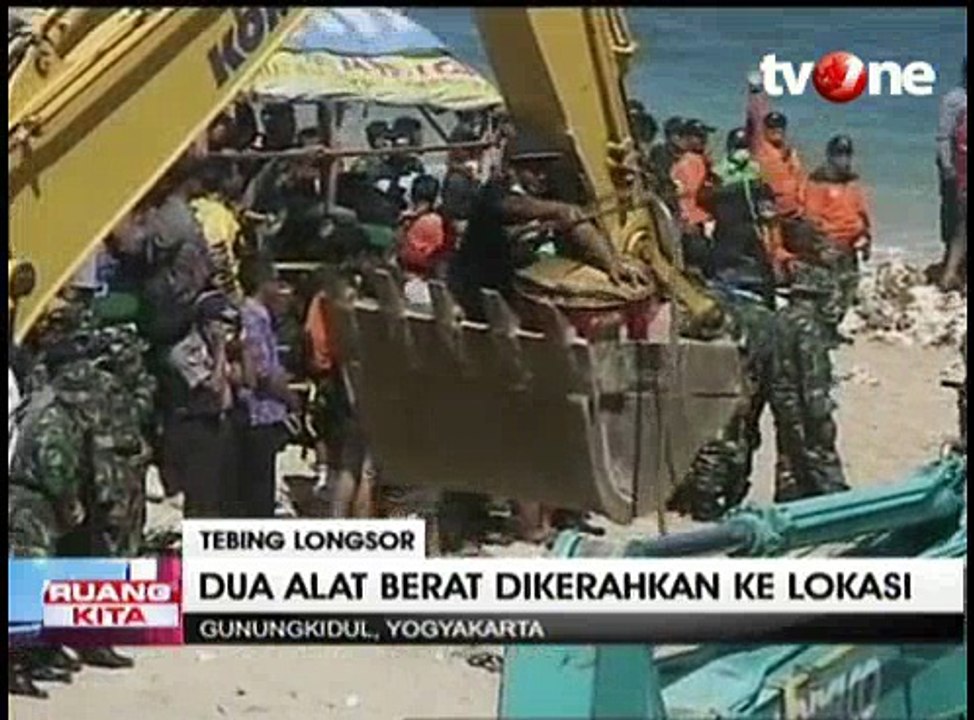 6 Korban Longsor Tebing Pantai Sadranan Berhasil Dievakuasi