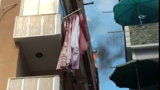 Güngören’de Yangın! 6 Katlı Bir Binanın Çatı Katında Yangın Çıktı