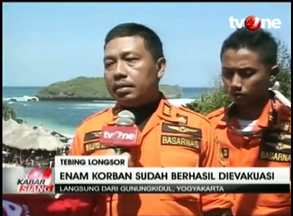 Gelombang Pasang, Evakuasi Korban Longsor Tebing di Pantai Sadranan Terhenti