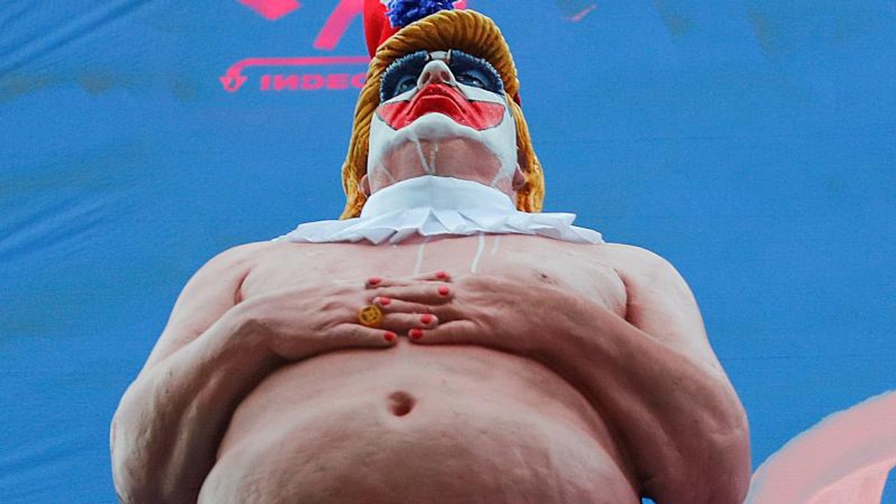 Trump als nackter Clown