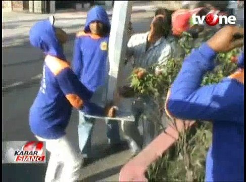 Persiapan Arus Mudik, Dinas PU Brebes Pasang Puluhan Lampu di Jalur Utama