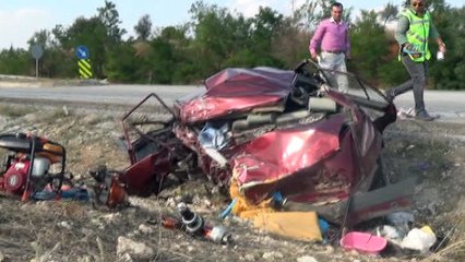 Kütahya'da tır otomobile çarptı: 2 ölü, 7 yaralı
