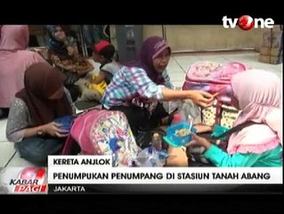 KRL Anjlok, Ratusan Penumpang Tertahan di Tanah Abang