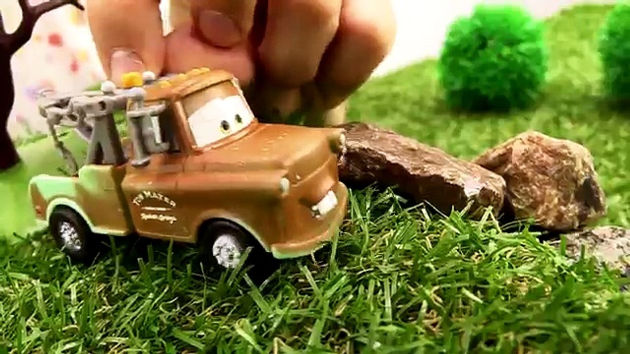 Игрушки из мультфильма Тачки: Мэтр и Фёдор помогают Маквину!