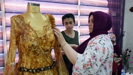 Gelinlik tasarımında pestil kullandı