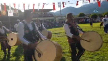 Tosya Güreşleri'nde Başpehlivan Orhan Okulu Oldu