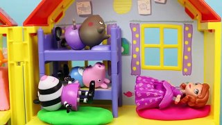 Peppa Pig and Sofia The First SLEEPOVER Where Thuderstorms Ruin The Slumber Party + Muddy
