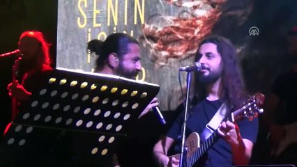 Balıkesir'de Koray Avcı konser verdi