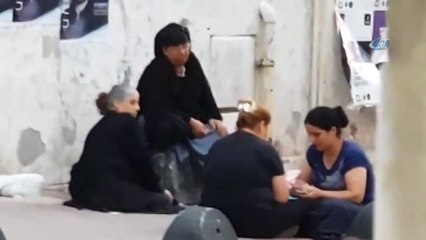 Taksim'de Dilenciler Topladıkları Paraları Böyle Paylaştı