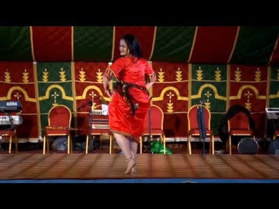رقص وشطيح سيدة جميلة على ايقاع الوثرة روعة