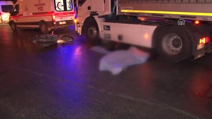 Tır ile Motosiklet Çarpıştı: 2 Ölü, 1 Yaralı
