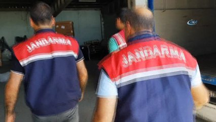 Ütü masalarının içinden binlerce paket sigara çıktı