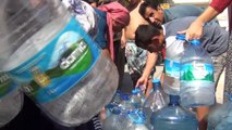 Susuzluktan kavrulduklarını belirten mahallelinin imdadına Ayvalık Belediyesi su tankerleriyle yetişti