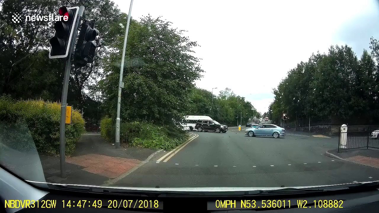 Motorist sees red after cutting off driver at lights