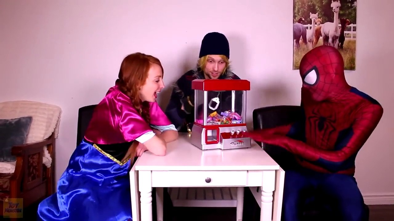 Spiderman & Candy machine versus working evil! Frozen Elsa, Pink Spider Girl & Doctor! Sue