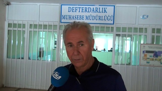 Emekli vatandaş bozduracak doları olmayınca bayram ikramiyesini iade etti