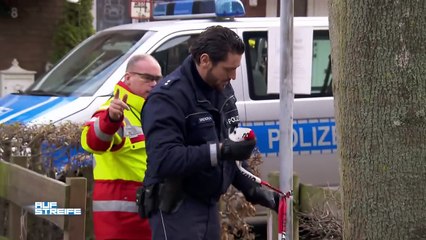 Rasierklingen und Messer im Sand! Tödliche Gefahr auf dem Spielplatz! | Auf Streife | SAT.1 TV