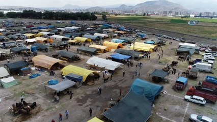 Kurban pazarındaki hareketlilik havadan görüntülendi