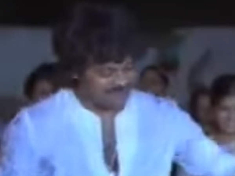 షాంపేన్ పొంగించి.... ఆ రోజుల్లో చిరంజీవి బర్త్ డే పార్టీ ఇలా.. .!