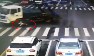 Geçmek İstediği Kamyonun Altında Kaldı