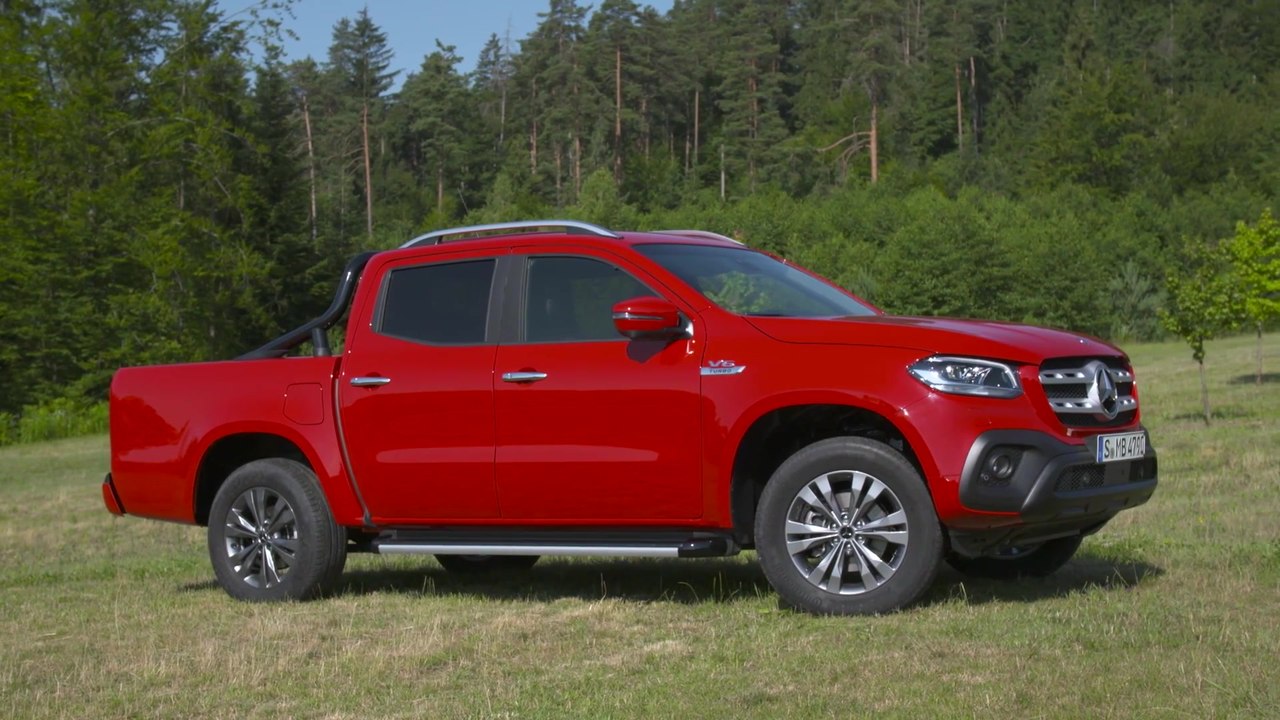 The Mercedes-Benz X-Class with V6 engine and permanent all-wheel drive