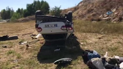 Sivas'ta Otomobil Şarampole Yuvarlandı: 4 Yaralı