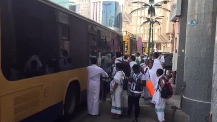 Arafat'a İntikaller Başladı- 2.5 Milyon Hacı Adayı Arafat'a Çıkıyor