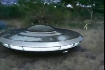 OVNI A 1 METRO DE CERCA !