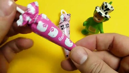 Teletubbies Dipsy plays with Hello Kitty Candy Umbrella