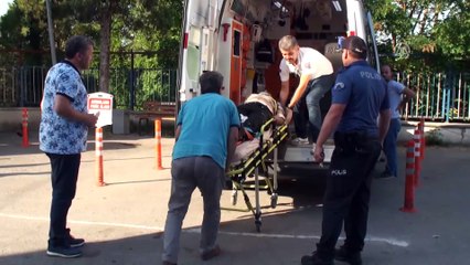 Minibüs şarampole devrildi: 3 ölü, 18 yaralı - Yaralıların hastaneye getirilişi - BARTIN