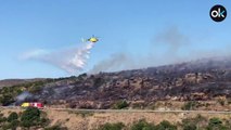 Un helicóptero ayuda a apagar el incendio forestal de Gerona