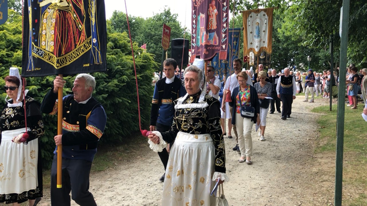 Procession du dimanche au pardon de Notre Dame des Portes