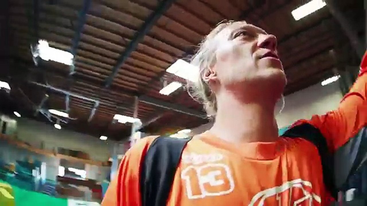 Jumping Through Impossible Shapes! (PARKOUR CHALLENGE)