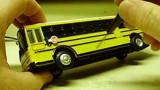 Austins custom THOMAS SAF T LINER HDX diecast school bus model w/ working lights