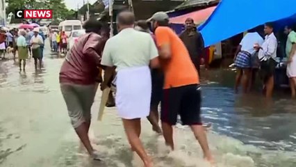 Inondations : des milliers d'Indiens piégés, le bilan s'aggrave