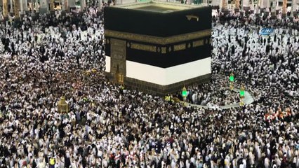 - Kabe hiç böyle görüntülenmemişti- Kabe örtüsü meydana gelen fırtına sebebi ile açıldı