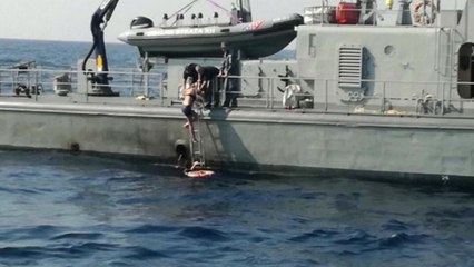 英 40대 여성, 유람선서 떨어졌다 10시간만에 구조 / YTN